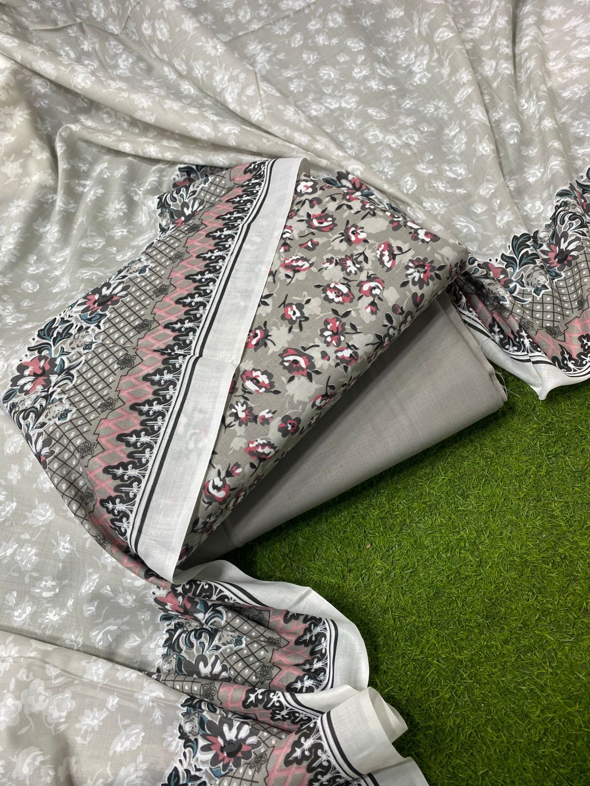 Fabron Lawn 3PCS Unstitched Suit