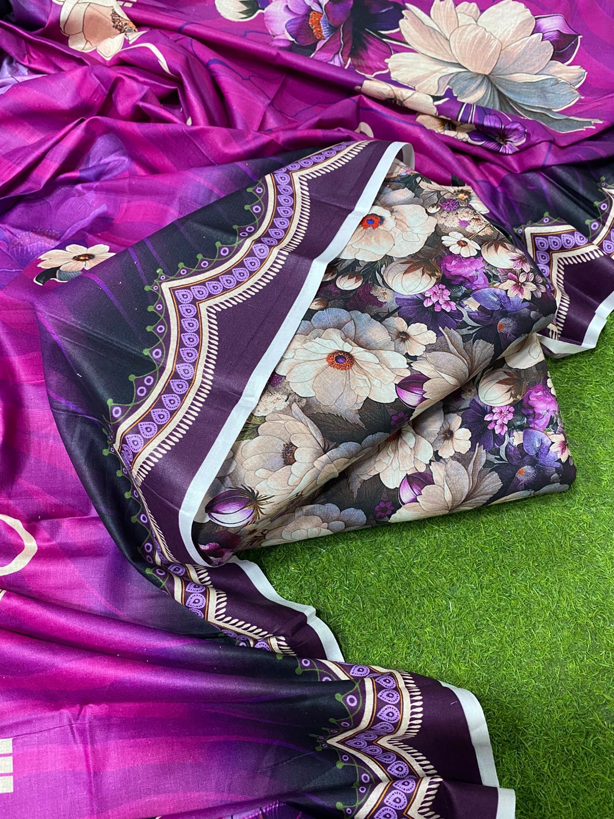 Printed Lawn 3PCS Unstitched Suit