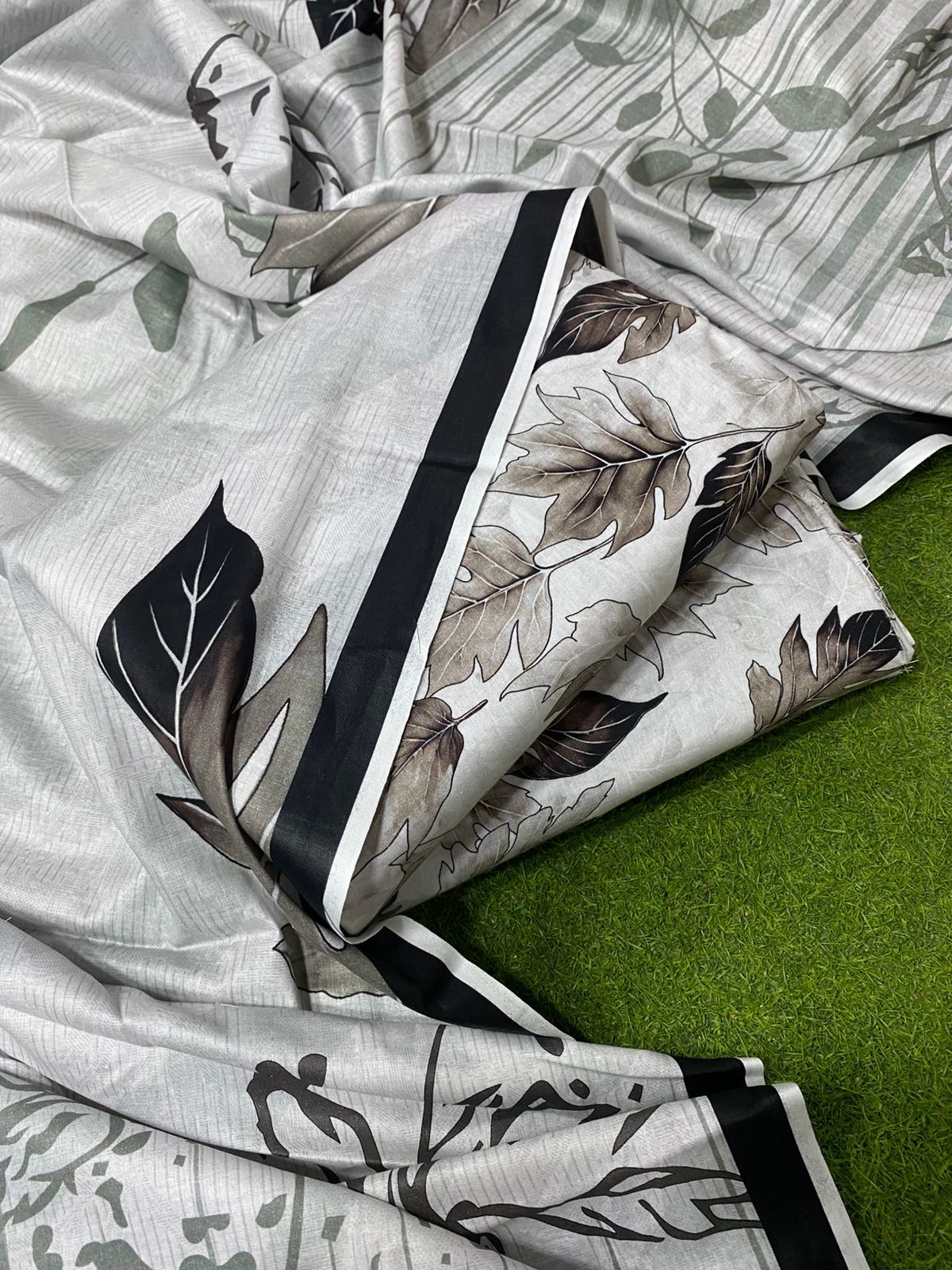 Printed Lawn 3PCS Unstitched Suit